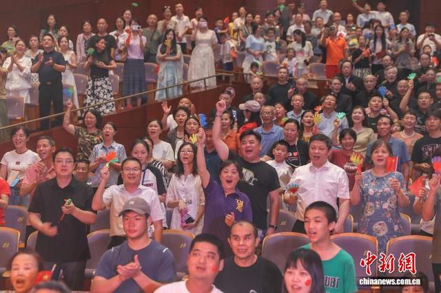 江西南昌举行“八一军歌音乐会”