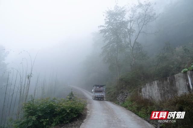 大美红图丨海拔落差1400米，跑山卖货郎与他的移动小卖部