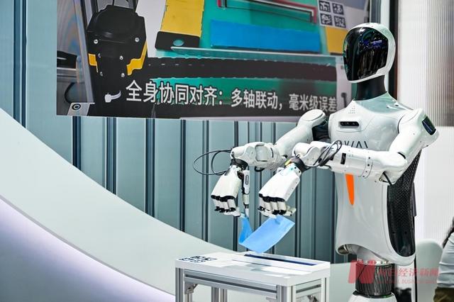 图集丨直击“2025世界机器人大会”：是帮手也是玩伴  人形机器人密集上新