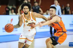 篮球——CBA俱乐部杯赛：上海久事胜深圳马可波罗图片