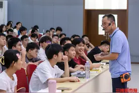 把课上到极致，他的数学课堂有“神奇魔力”图片