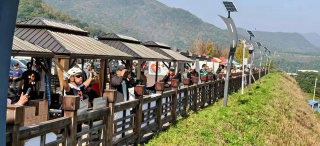 省媒看白山 | 双线通途贯浑江 黄金周里热潮涌——G331国道与沈白高铁同步通车引爆区域发展新动能