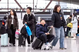 12306可预约“上门取件”“行李送家”，今起全国19座车站服务上新图片