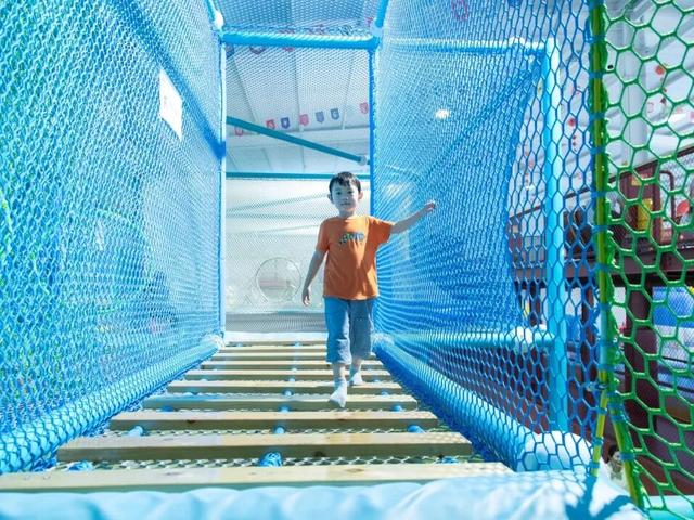 京西大本营1500㎡空中绳网城堡上线！彩虹桥、蜂巢迷宫……嗨玩一整天????