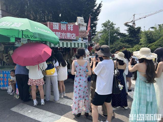多部影视剧在此取景！青岛鱼山路一家开了18年的小商店成热门打卡点