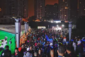 图集｜2025重庆马拉松盛大开跑图片