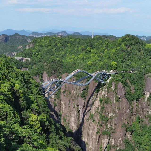 浙江秋假结束，宁波游客爱去神仙居赏秋，景区门票销量同比上涨160%