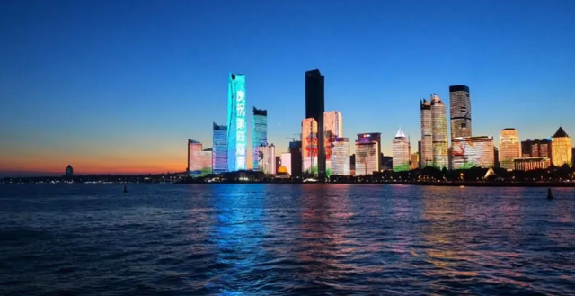 请您喝奶茶！乘船赏海景、打卡超炫灯光秀......来青岛感受金秋暖意吧~