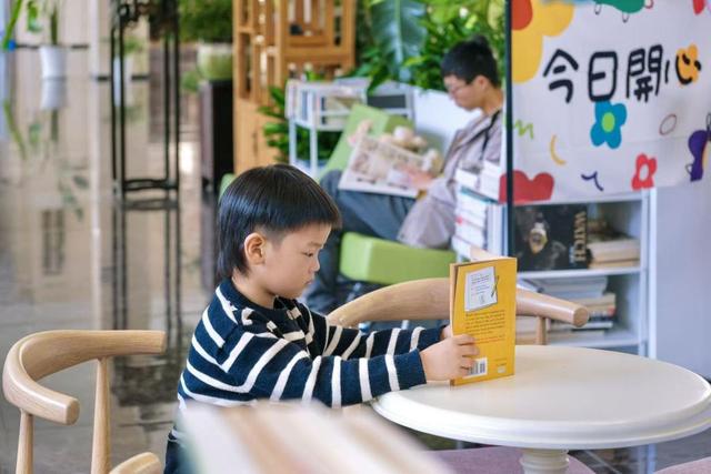 友朋春申自助书店亮相闵行： “人人都是书店主人”