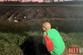 “为弟追凶27年”姐姐重回案发地 亲历者：凶手腰间挂刀图片