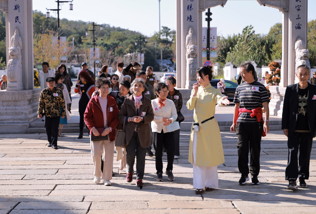 重阳登高栖霞山！玩心不“老”很嗨皮~