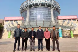 玉林师范学院推动铁力木明式家具营造技艺实践基地建设图片