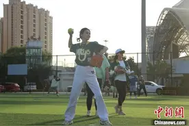 “搭子文化”兴起，中国年轻人热衷“轻社交”图片