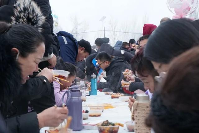 燃动寒冬！乌鲁木齐丝绸之路冰雪风情节米东区分会场“热辣”开场