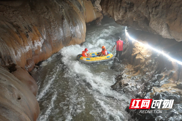 国庆探秘郴州北湖万华岩景区：地下溶洞享清凉 奇景漂流受青睐