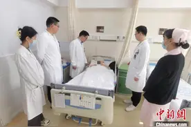中新健康丨上海专家借助机器人完成高难度手术图片