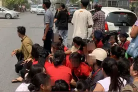 缅甸曼德勒华商讲述地震瞬间：房子差点被震塌，自己从二楼滑下逃生，一行6人均未受伤图片