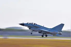 歼-10成功定型，背后是他冒着生命危险的探索……图片