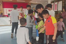江西南昌县：春暖花开润童心 粘土作画寄清明图片