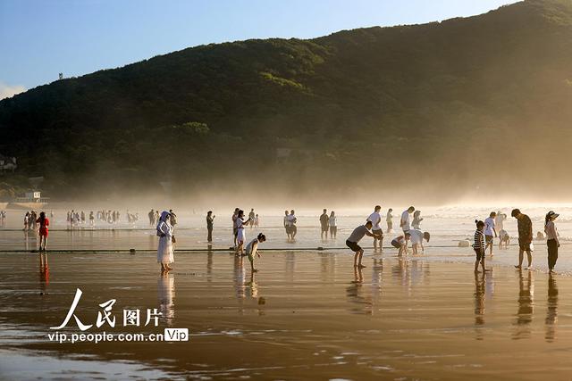 浙江舟山：碧海金沙引客来