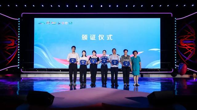 “相约滨海之夏”广场文化系列活动闭幕式暨“玉兰枝头听江南”江南民歌展演顺利举办