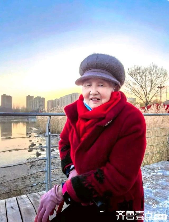 她的背影，是我一生的港湾