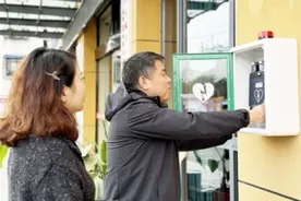 荆门市掇刀区应急局安装AED并示范使用方法图片