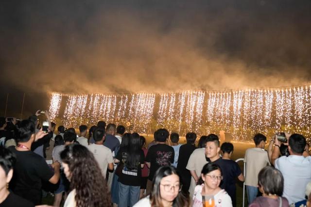 打铁花、烟火瀑布…一天就该这么过！