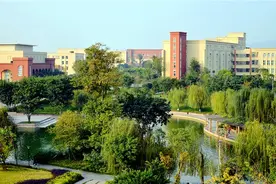 成都文理学院人工湖图片