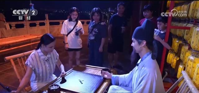 “夜经济”绽放新光彩 “古风夜拍”“夜游活动”成为文旅消费新亮点