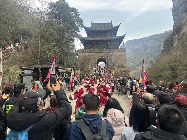 春节假期，四川共接待游客5860.97万人次