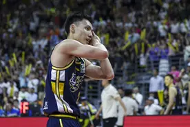 CBA季后赛：广东大胜上海挺进八强图片