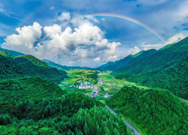 “天然空调”渝版秘境 邀你赴一场清凉之约！
