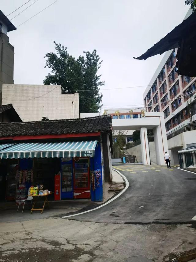 穿越龙泉山，发现一个「活的」老场镇