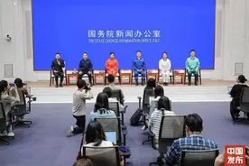 手握“看家本领”亮相国新办，这5位工匠有啥不为人知的绝活图片