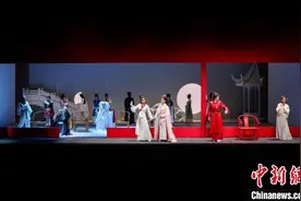 舞台上演多种艺术形式《红楼梦》 见证经典在当代焕发新活力图片