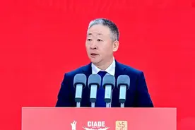 宋书玉：让世界读懂从“瓶子里的”妙境到“瓶子外的”灿烂图片