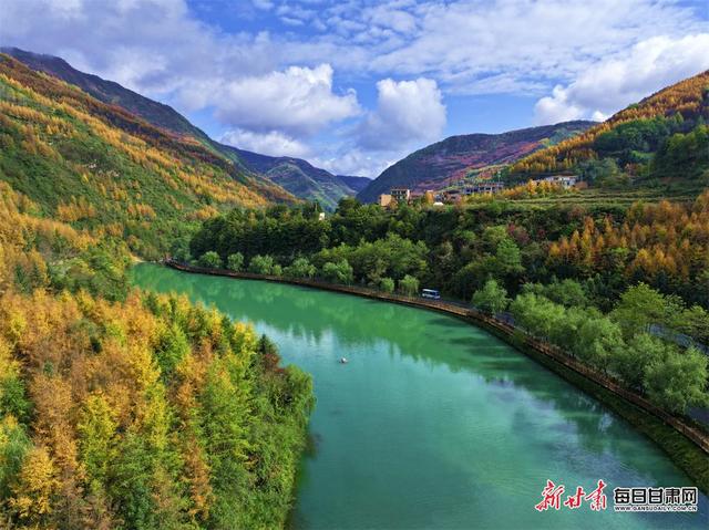 秋染官鹅沟 倾倒人间的调色盘