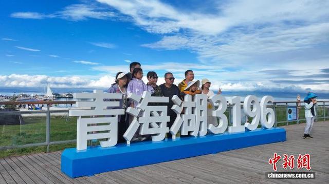 夏日青海湖盛景惹人醉