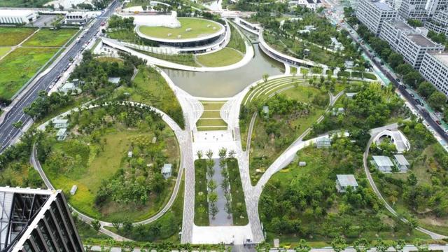 城市律动与产业脉动交融：TOP中央公园音乐嘉年华点亮普陀未来天际线
