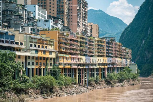 这座不卷的“一线城市”，人均自来熟
