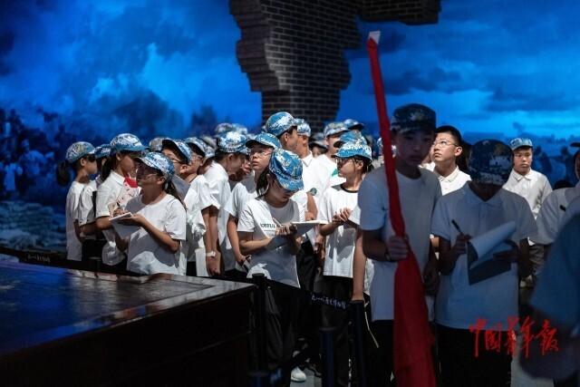 沈阳“九·一八”历史博物馆迎来参观客流高峰：观看展览 铭记历史