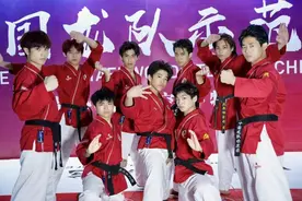 中国龙队示范团将来青展演，展现跆拳道魅力图片