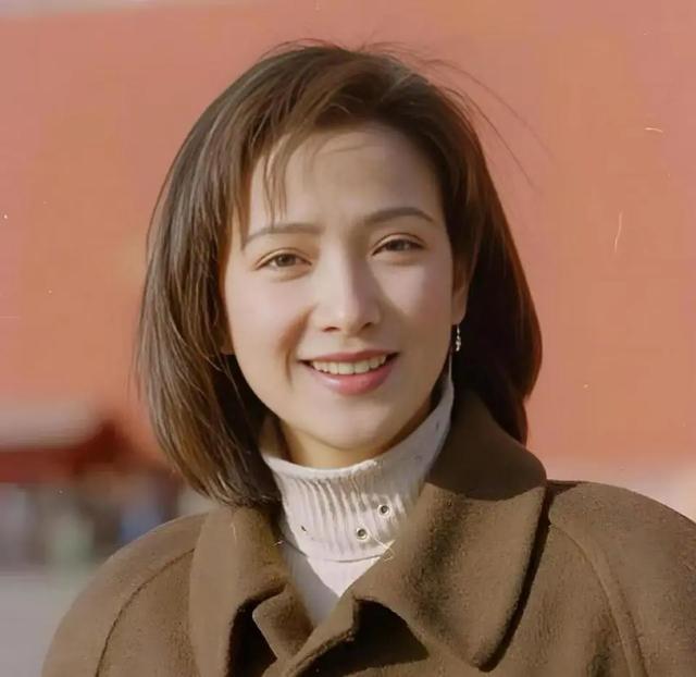 演员何晴去世,《三国演义》“赵云”扮演者张山透露病情:我们是邻居,她罹患脑瘤还中风了,曾在院子里见到阿姨推着她进出