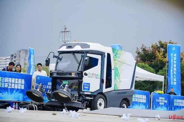 不怕高温暴雨、自动识别垃圾，无人驾驶清扫车竞技！成都将持续扩大试点范围