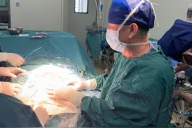 10个月宝宝长成“长头娃娃”，医生3D打印重塑“圆头”图片