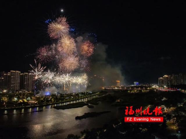 震撼！昨晚福州这里上演绝美焰火秀