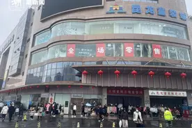 杭州四季青扫货进入最后疯狂，附近的观音塘地铁站挤爆了图片