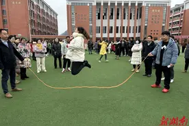 桑植县萃英学校教职工趣味运动会点燃寒冬激情图片