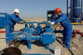 伊拉克平原上，“点亮灯火”的15年图片